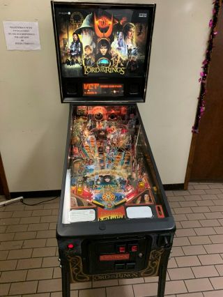 Stern Lord Of The Rings Pinball Machine