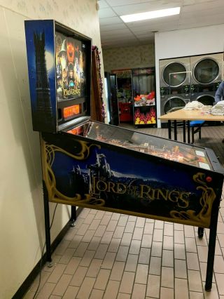 STERN Lord Of The Rings Pinball Machine 2