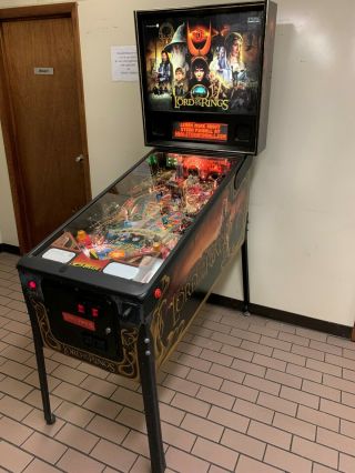 STERN Lord Of The Rings Pinball Machine 3