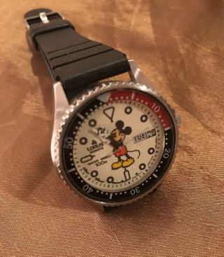 Men’s Pre - Owned Lorus Mickey Mouse Quartz Diver Watch Y143 - 6050