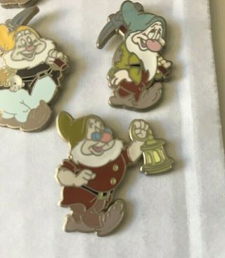 Disney Snow White and the Seven Dwarfs - Collector ' s Set - full 7 pin Pin 73416 2