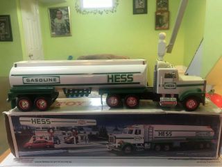 1990 Hess Toy Truck With Box.