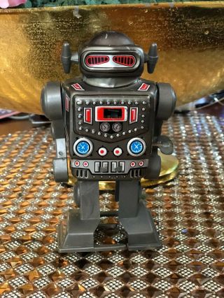 Vintage Yone Tin Wind Up Robot Japan No.  2121 Late 60s