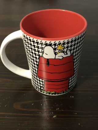 Peanuts Snoopy On Doghouse,  Houndstooth Mug/cup 16 Oz By Gibson