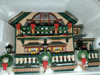 Dept 56 Christmas Snow Village Lake Chalet Gift Set 55061
