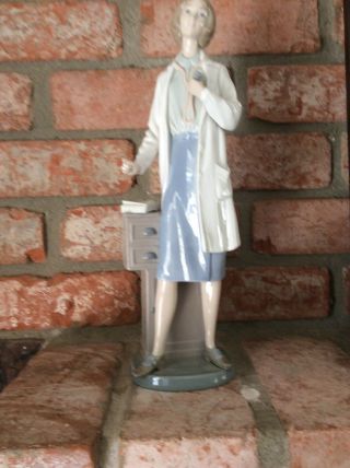 Vintage Lladro Porcelain 13.  5” Female Lady Doctor Medico 350 By Nao Spain