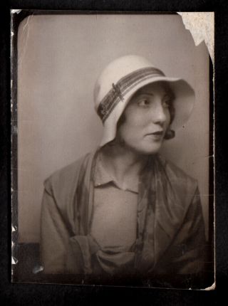 Stunning Profile Gorgeous Petite Flapper Woman 1920s Photobooth Photo