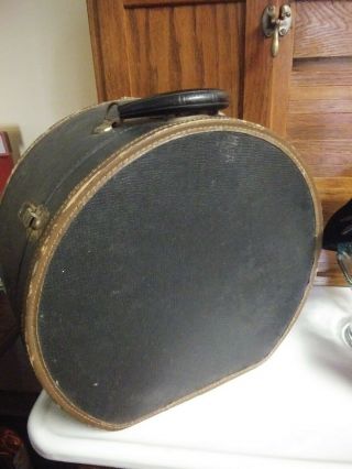 Vintage ROUND TRAVEL CASE TRAIN TRUNK HAT BOX LUGGAGE 2
