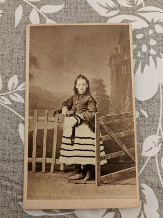 Lovely Cdv Of A Fashionable Young Girl C.  1860s / Civil War Era Crinoline Fashion