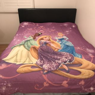 Disney Princess Reversible Full Comforter Cinderella Bell Tiana Rapunzel Aurora
