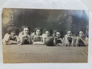 Postcard Il Rppc Azo Seven (7) Woman Girl Basketball Team Posing In Uniform