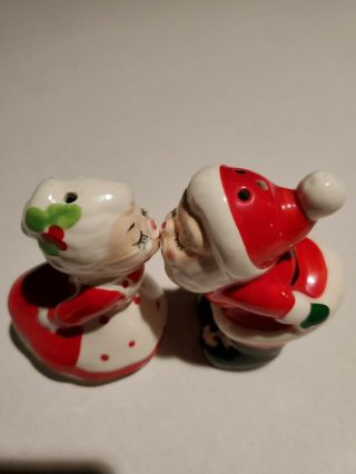 Vintage 1984 Lefton Kissing Mr & Mrs Santa Clause Salt and Pepper Shakers 3