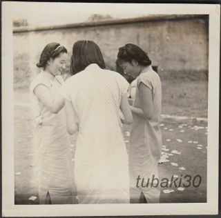 D21 China Zhejiang 浙江 1930s 姑娘 Photo Chinese Girl Near Japanese Soldiers