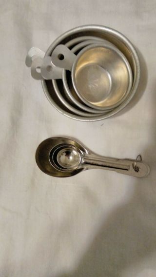 Vtg Set Of 4 Aluminum Nesting Measuring Cups W/tab Handles & 4 Measuring Spoons