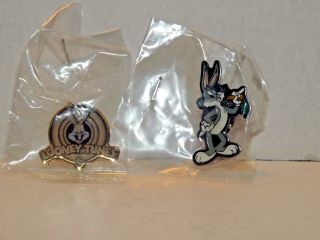 2 Bugs Bunny Looney Tunes Warner Brothers Pins Rare Htf 1997 / 1999 (l)