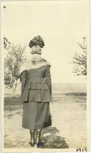 1919 Photo Ia Iowa Sac City Hawks Farm Girl Elma Backside View Fur Stole Big Bow
