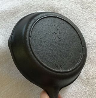 Vintage 3 Lodge Sk H2 Cast Iron Skillet With 3 Notch Heat Ring 6 " Wide