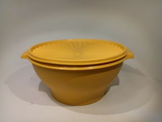 Large Vintage Tupperware Servalier Bowl 880 - 6.  Harvest Gold.