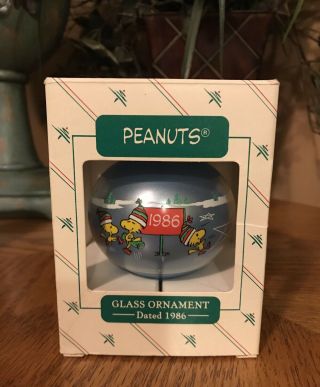 Snoopy Peanuts Charlie Brown Hallmark Christmas Vintage Glass Ball Ornament 1986