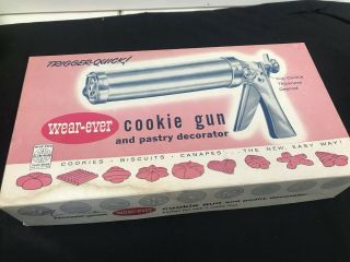 Vintage Wear - Ever Cookie Gun Press,  W/box,  9 Discs 3 Tips Recipes