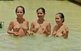 Malay Malaysia,  Sarawak Borneo,  Sea Dayak Bathing Beauties (1960s) Sw 416