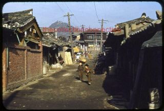 Vtg 1950s 35mm Slide South Korea Street Scene Children Shops Vendors Seoul T25