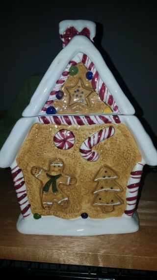 Laurie Gates Holiday Treats Gingerbread house 11 