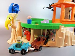 Vintage Fisher Price Toys Playset Family Childrens 1984 Zoo 916 9/11 Animals