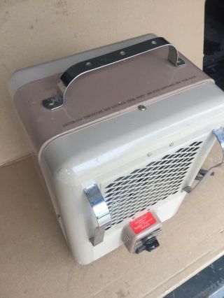 Vintage TITAN Electric Milkhouse Heater T - 760B1 Portable 1320W/1500W Metal USA 3