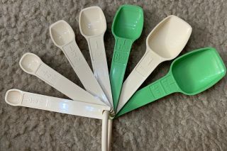 Complete Set Of 7 Tupperware Measuring Spoons Green & Almond W/ring