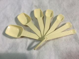 Tupperware Set Of 7 Vintage Measuring Spoons With Ring Holder