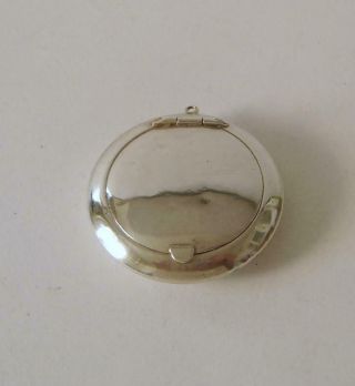 A Vintage Sterling Silver Snuff Box Or Pill Box A/f London 1924