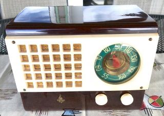 Emerson Catalin Tube Radio Model 520