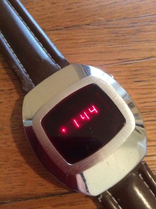 Vintage Red Faced Led Digital Chrome Cased Wristwatch In Good F.  W.  Order.