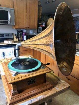 Early 1900’s Victor V Talking Machine Tabletop Victrola Oak Spear Tip Horn 3