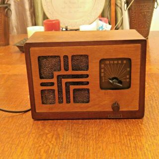Radio Corporation Of America (r.  C.  A. ) Mid 20th Century Tube Radio Wood Case