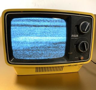 Vintage 1975 Yellow Rca 9 " Portable Crt Tv Black And White