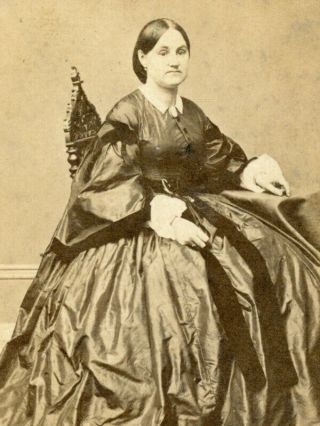Civil War Cdv Fine Lady By Parlow Of Bedford Massachusetts