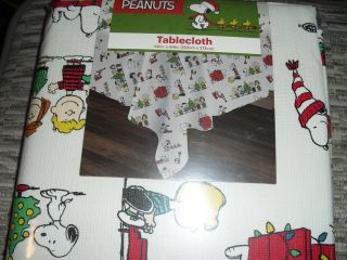 Nip Peanuts Snoopy Schroeder Lucy Charlie 60 " X 84 " Christmas Vinyl Tablecloth