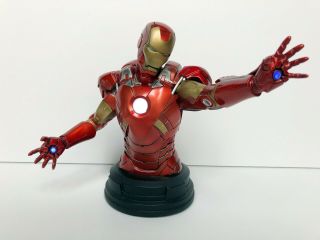 Marvel Comics Avengers Iron Man Deluxe Light Up Bust Statue Figure Gentle Giant
