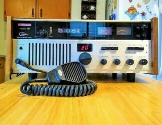 Courier Centurion 40 - D Ssb Cb Base Station Radio