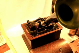 Edison Standard Model B Cylinder Phonograph With Horn And Seven Cylinders