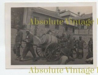 Old Photo Chinese Convicts With Water Barrel Wei Hai Wei China Vintage 1930s