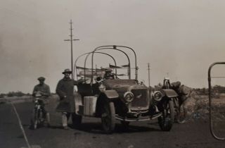 1928 B/W Photograph.  Car Leaving Hwange/ Wankie Reserve.  Rhodesia/ Africa 15 3