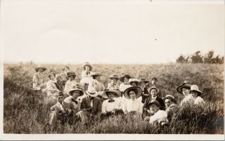 Portrait Of People In Farmers Field Women Hats Man W/camera Rppc Postcard E80