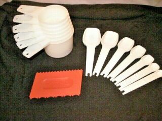 Vintage Tupperware White Measuring Cups And Spoons & Cake Decorator - Vgc