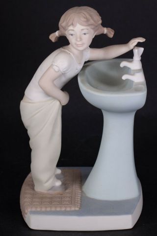 Vintage Lladro " Up Time " Girl At Sink Matte Porcelain Figurine 4838