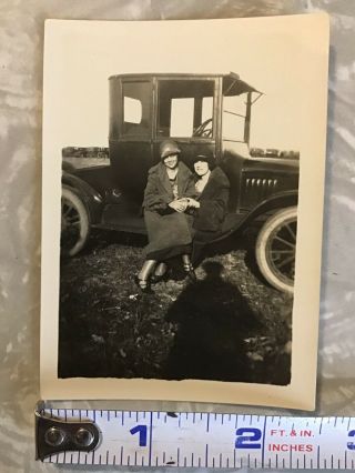 1920s Snapshot Flapper Lesbian Girls Posing On Ford Embrace Gay Interest 2