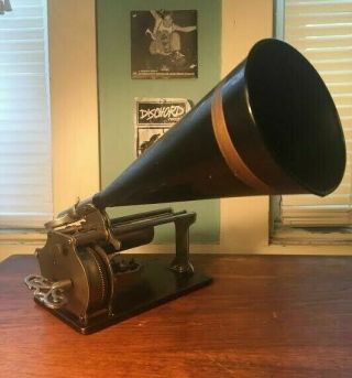 Columbia Type Q Phonograph -,