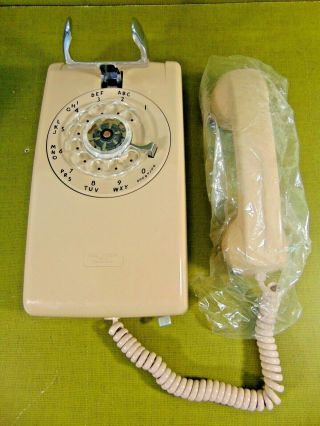 Vintage 1963 Western Electric Wall Telephone Set A/b 554 Br 80 Lt Beige Nos Mib